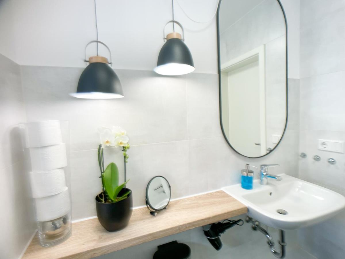 M-Style 01 Apartment Mit Terrasse Und Gasgrill, 24H Self-Check-In, Free Parking, Netflix Nuremberg Extérieur photo