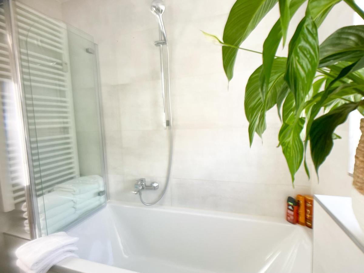 M-Style 01 Apartment Mit Terrasse Und Gasgrill, 24H Self-Check-In, Free Parking, Netflix Nuremberg Extérieur photo