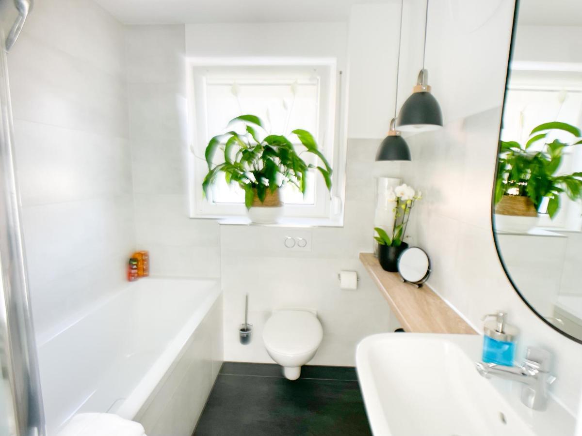 M-Style 01 Apartment Mit Terrasse Und Gasgrill, 24H Self-Check-In, Free Parking, Netflix Nuremberg Extérieur photo
